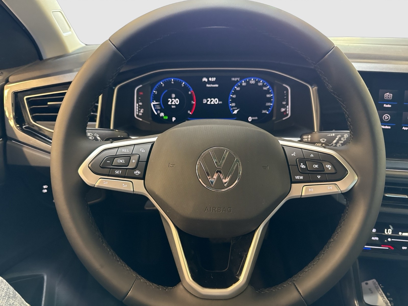 Volkswagen Taigo 1.5 STYLE PANO AHK CAM ALU17" MATRIX
