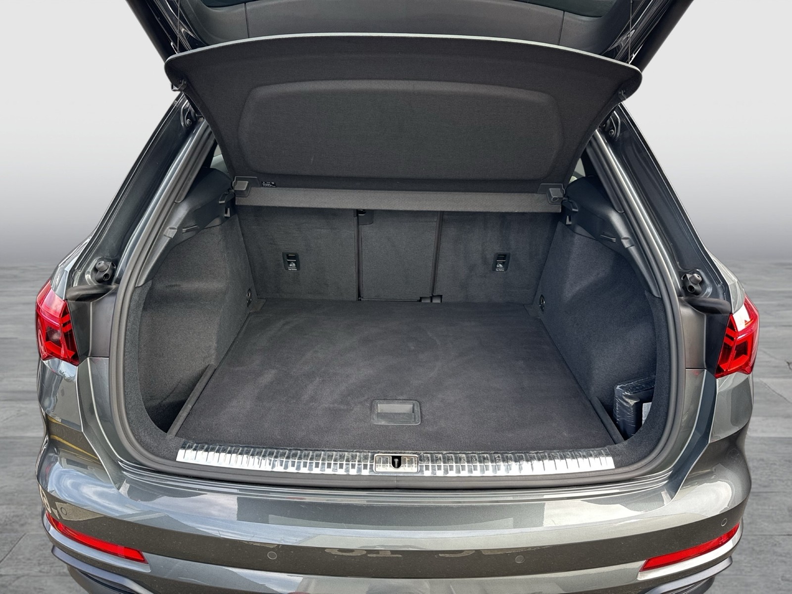 Audi Q3 40 Qu. S LINE PANO STANDHZ. ALU19" eKLAPPE