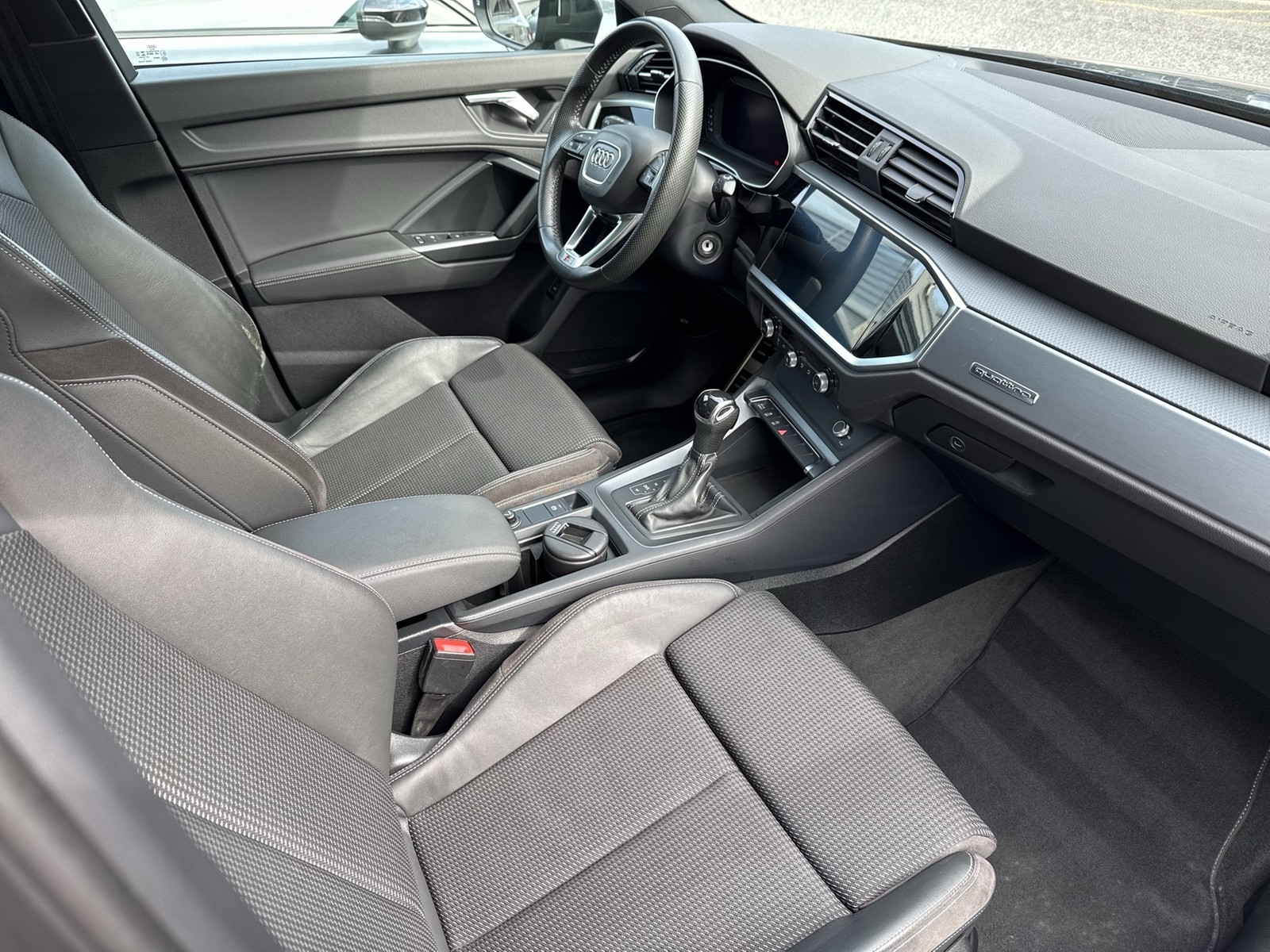 Audi Q3 40 Qu. S LINE PANO STANDHZ. ALU19" eKLAPPE