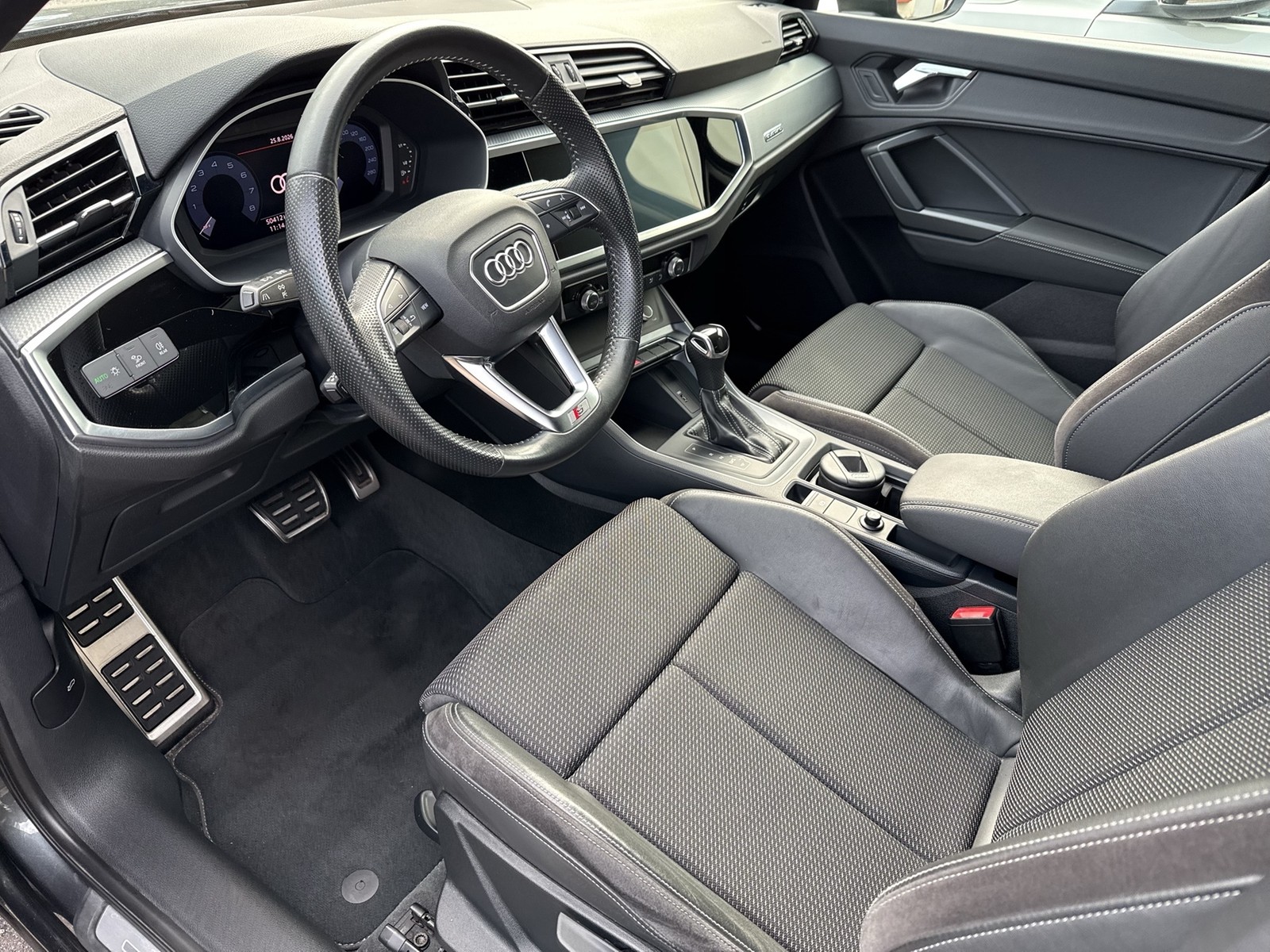 Audi Q3 40 Qu. S LINE PANO STANDHZ. ALU19" eKLAPPE