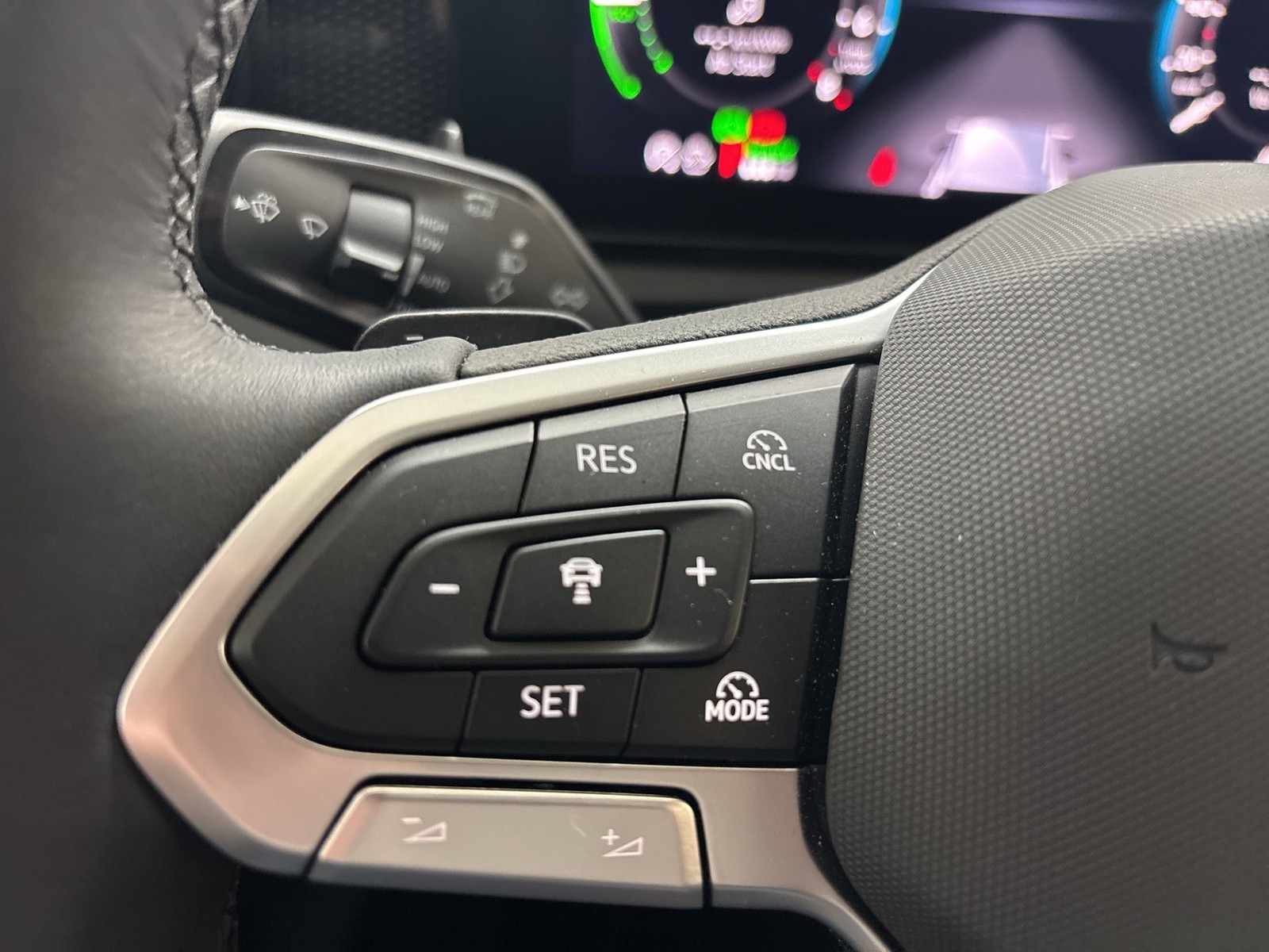 Volkswagen Tiguan 1.5 HYBRID LIFE NEUES MODELL AHK CAM LM18