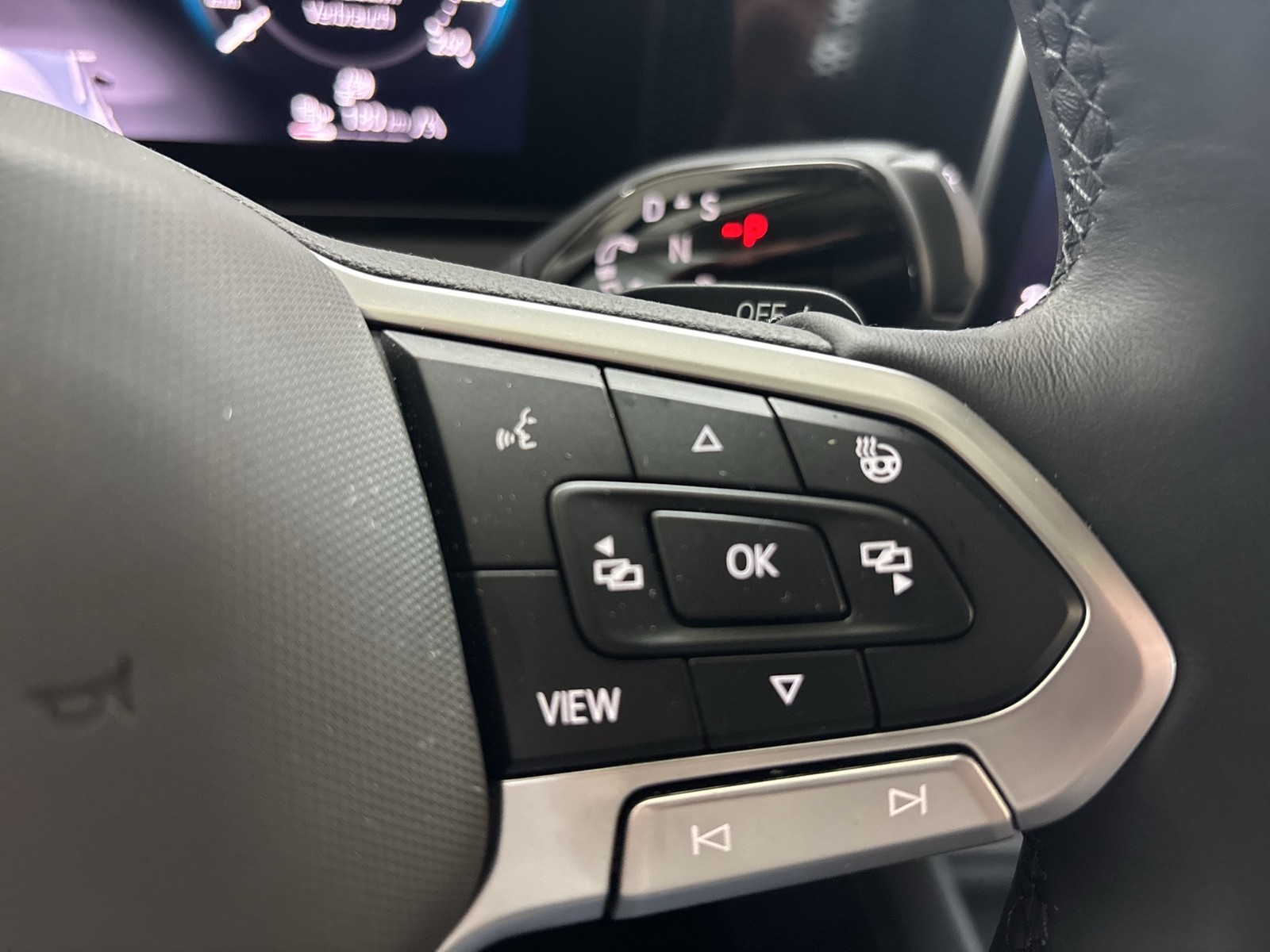 Volkswagen Tiguan 1.5 HYBRID LIFE NEUES MODELL AHK CAM LM18