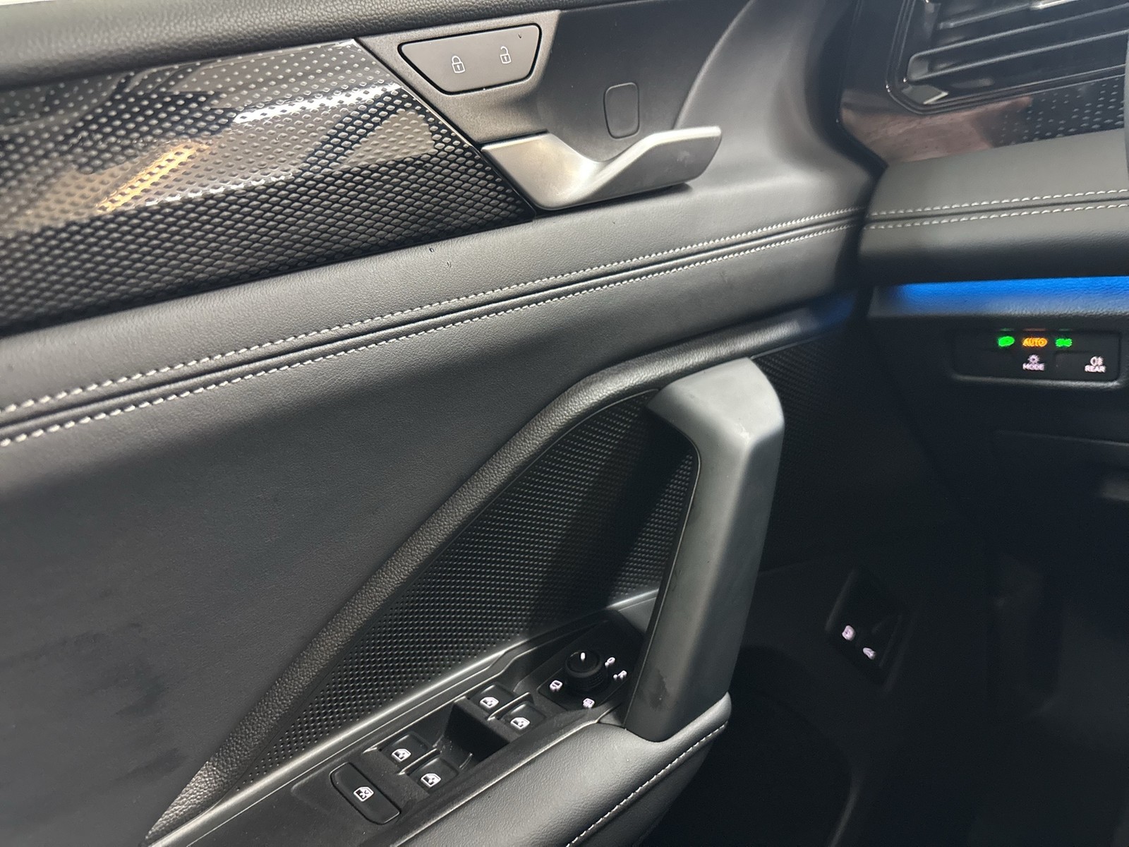 Volkswagen Tiguan 1.5 HYBRID LIFE NEUES MODELL AHK CAM LM18