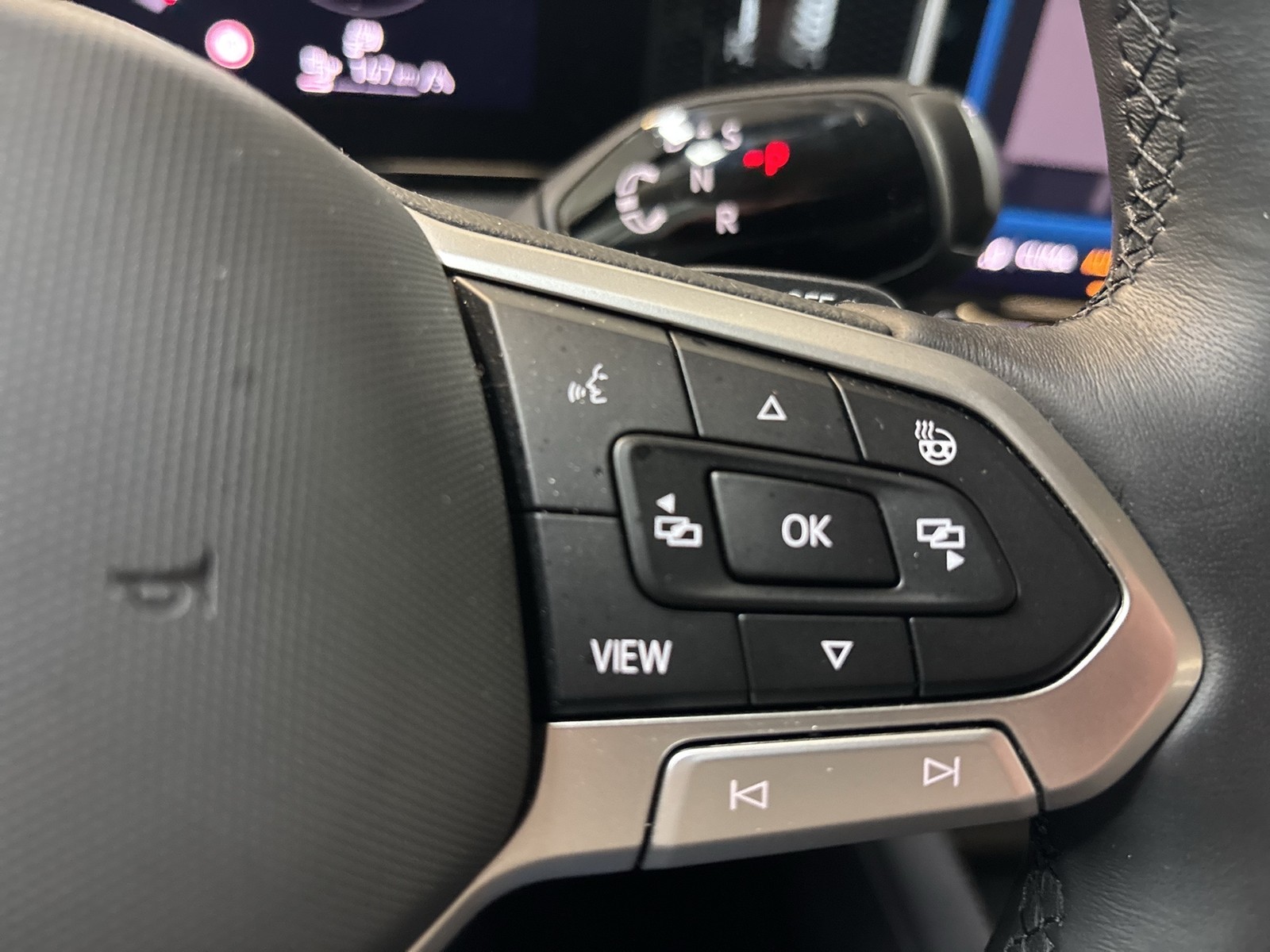 Volkswagen Tiguan 1.5 HYBRID LIFE NEUES MODELL AHK CAM LM18