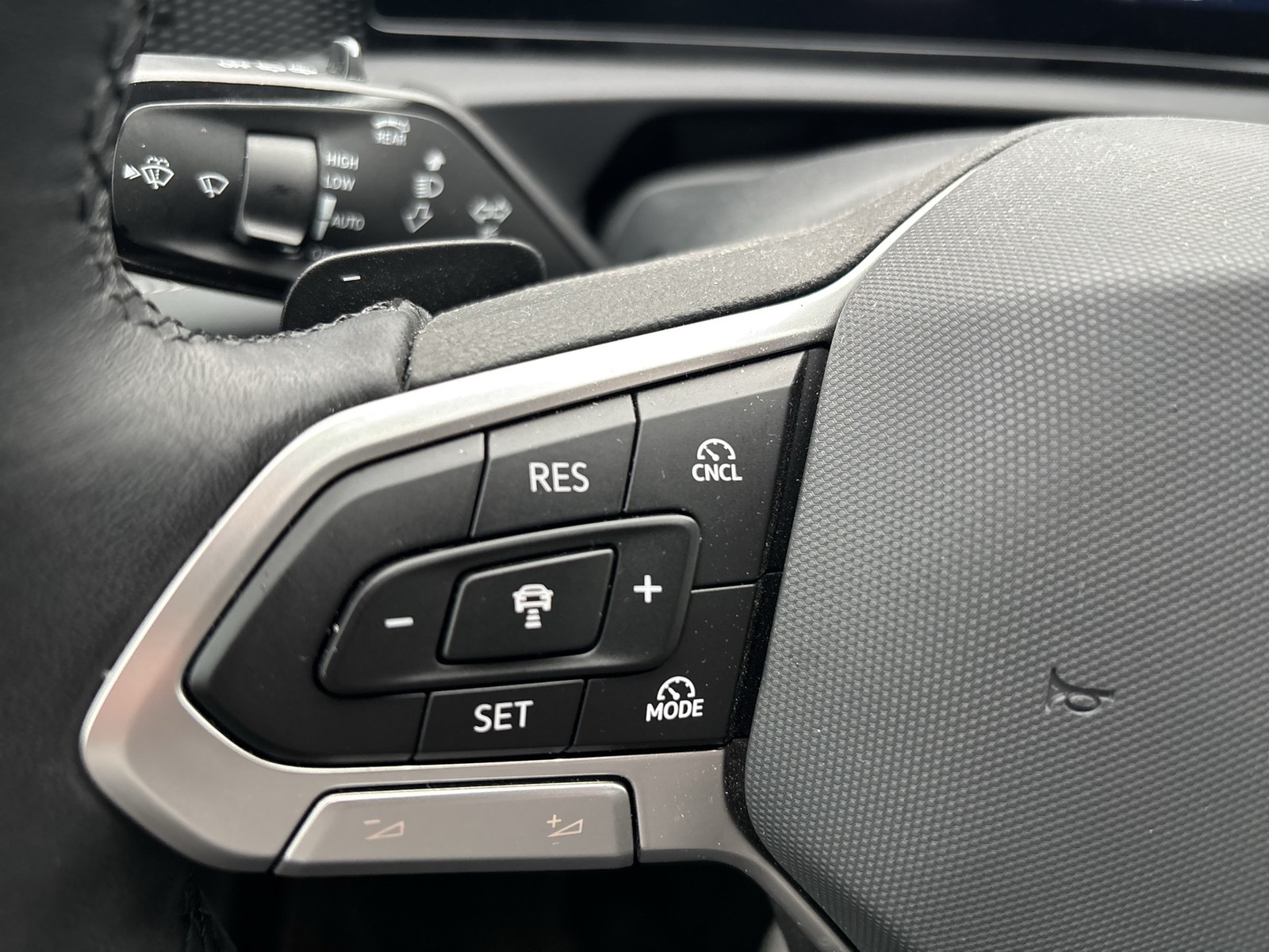 Volkswagen Tiguan 1.5 HYBRID LIFE NEUES MODELL AHK 360CAM