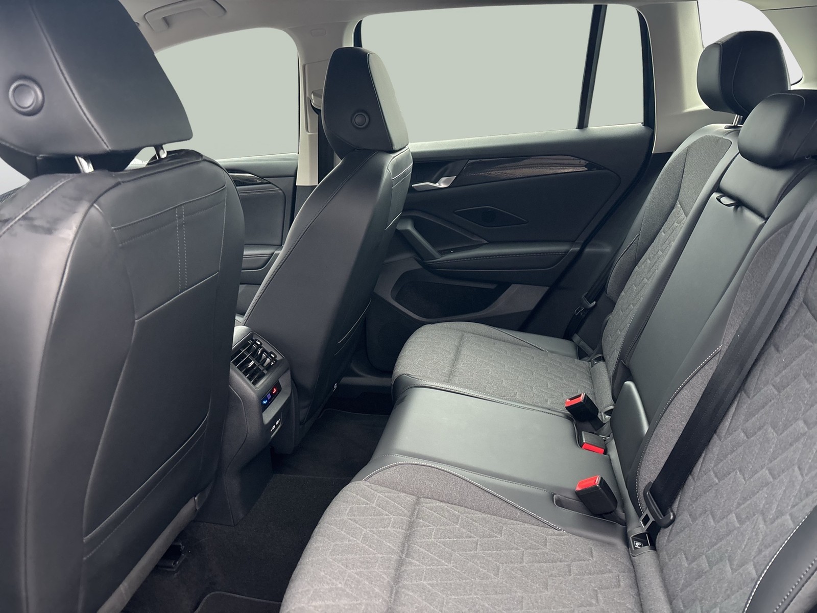 Volkswagen Tiguan 1.5 HYBRID LIFE NEUES MODELL AHK 360CAM