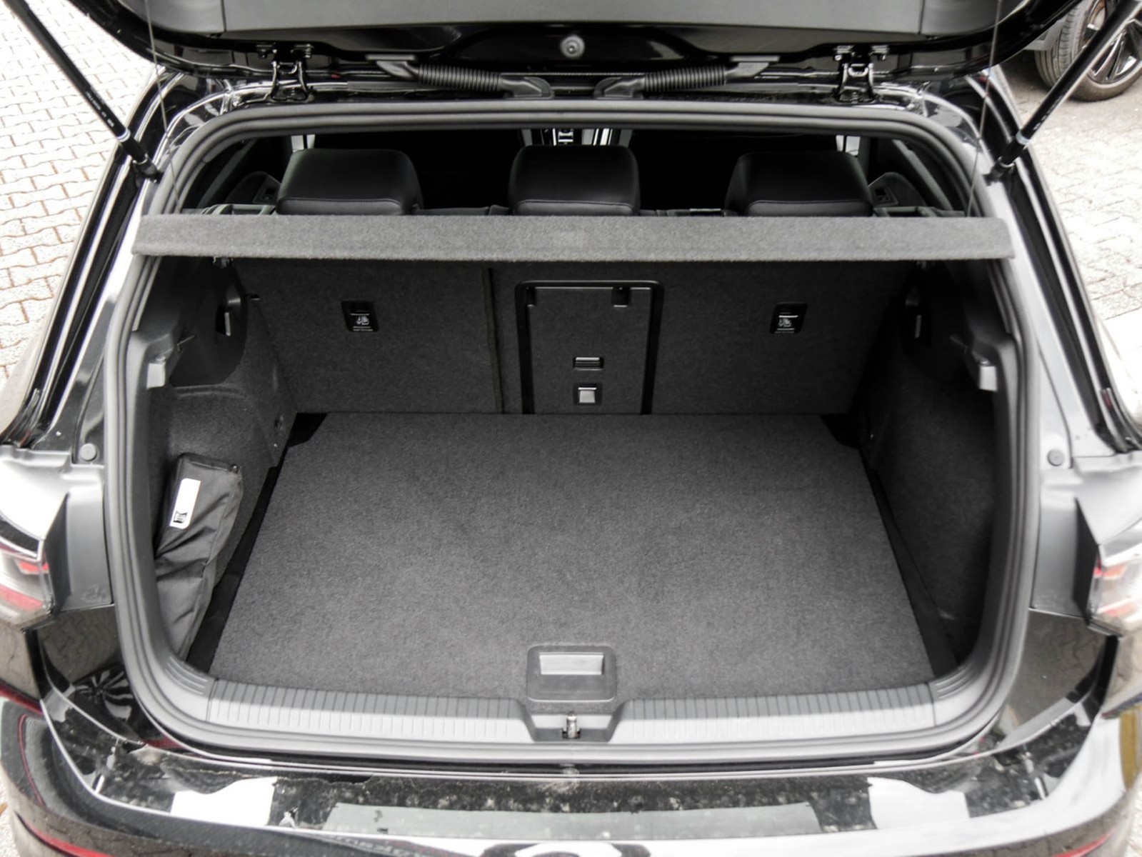 Volkswagen Golf VIII 1.5 eTSI EDITION 50 PANO CAM ACC LM18