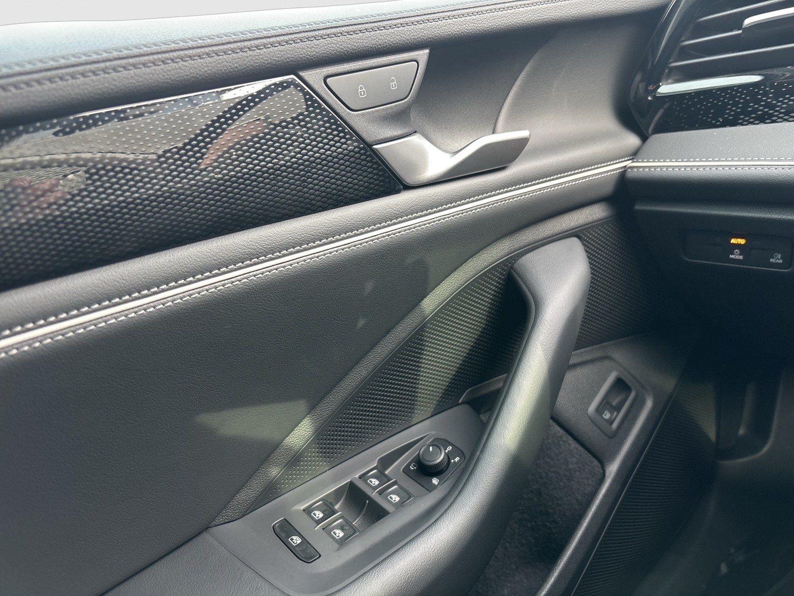 Volkswagen Passat Variant 1.5 HYBRID BUSINESS NEUES MODELL AHK