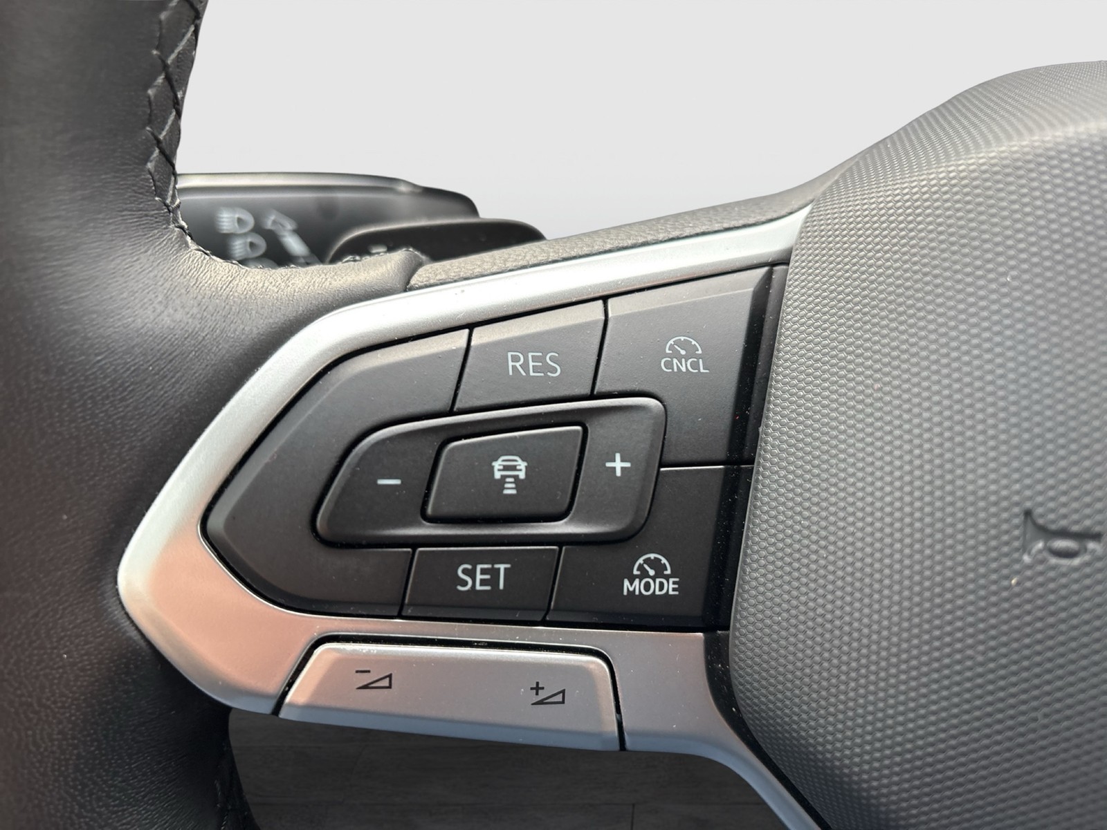 Volkswagen Golf VIII 1.5 eTSI GOAL FACELIFT 360°CAM CARPLAY