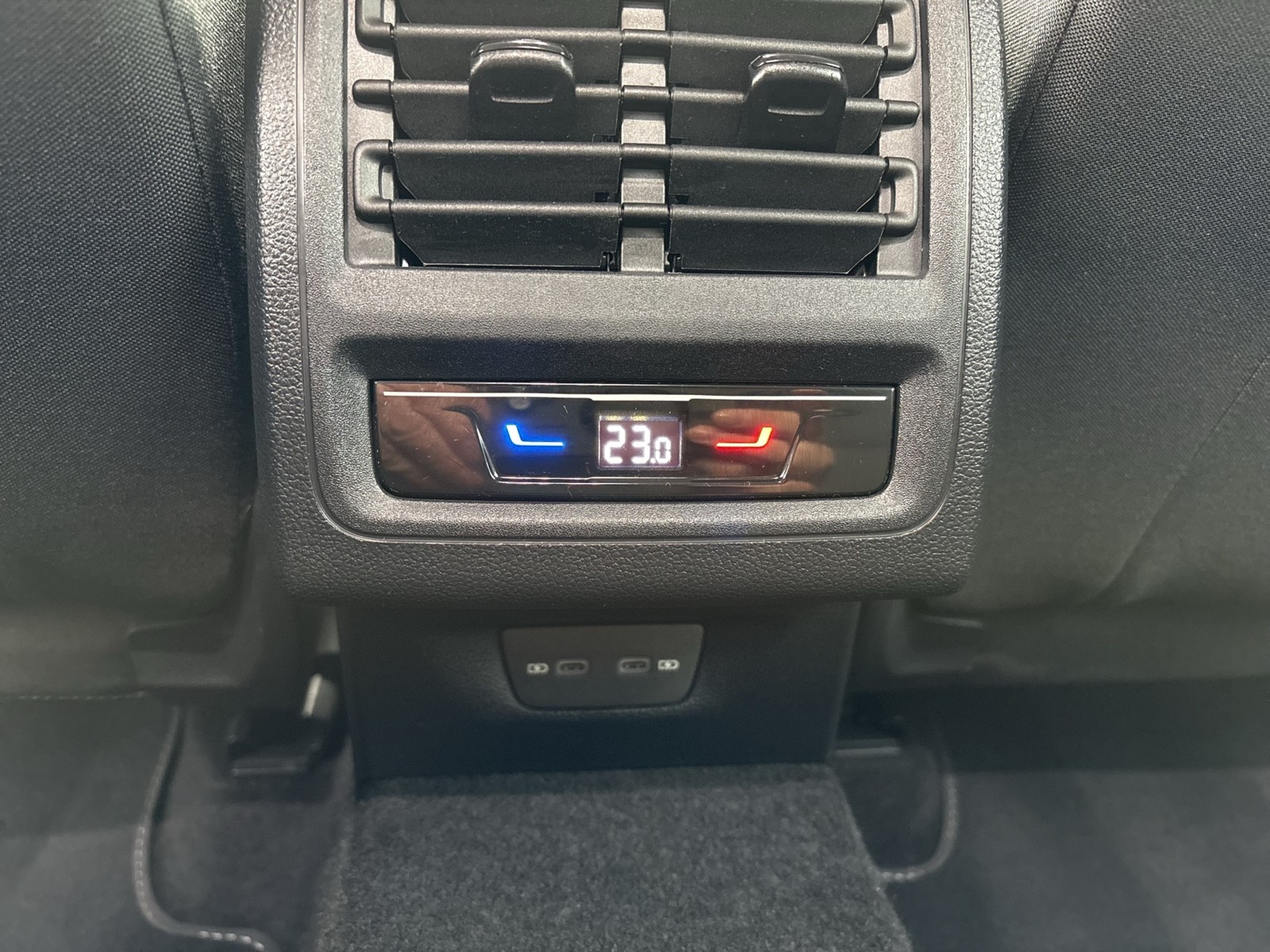 Volkswagen Golf VIII 1.5 eTSI GOAL FACELIFT 360°CAM CARPLAY