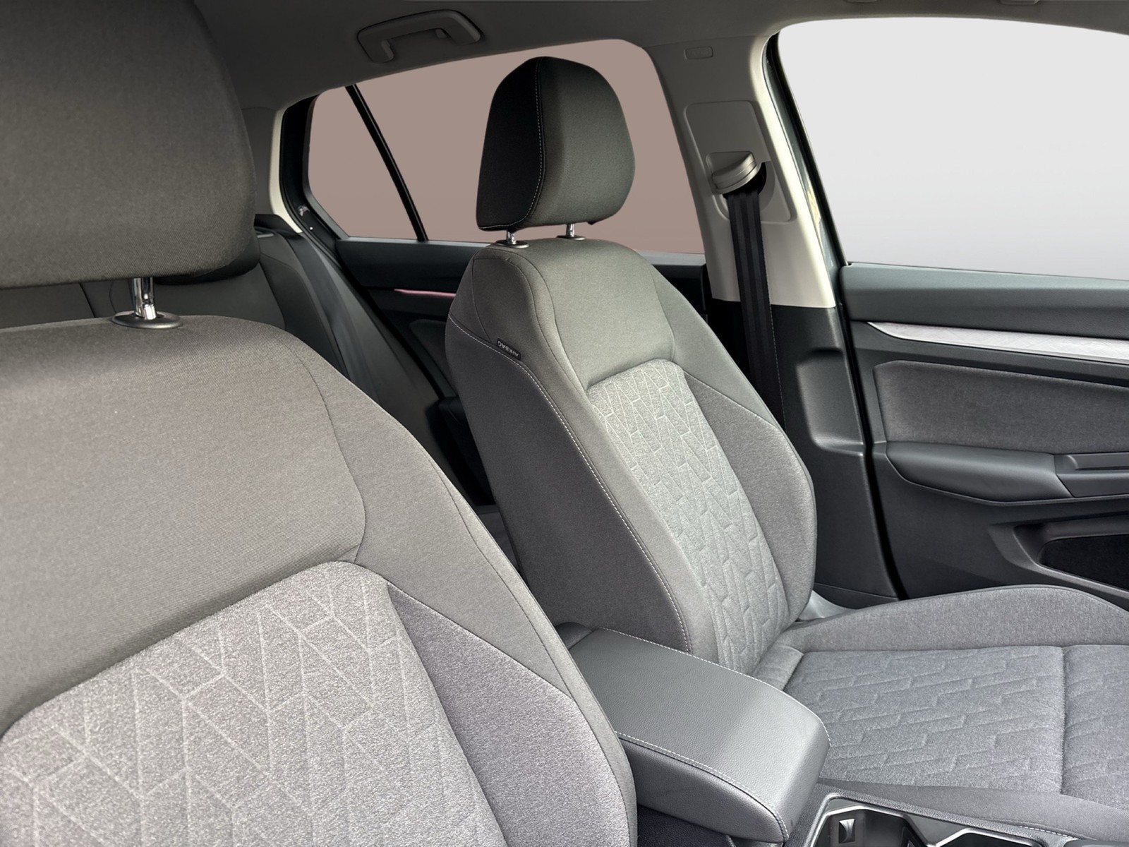 Volkswagen Golf VIII 1.5 eTSI GOAL FACELIFT 360°CAM CARPLAY