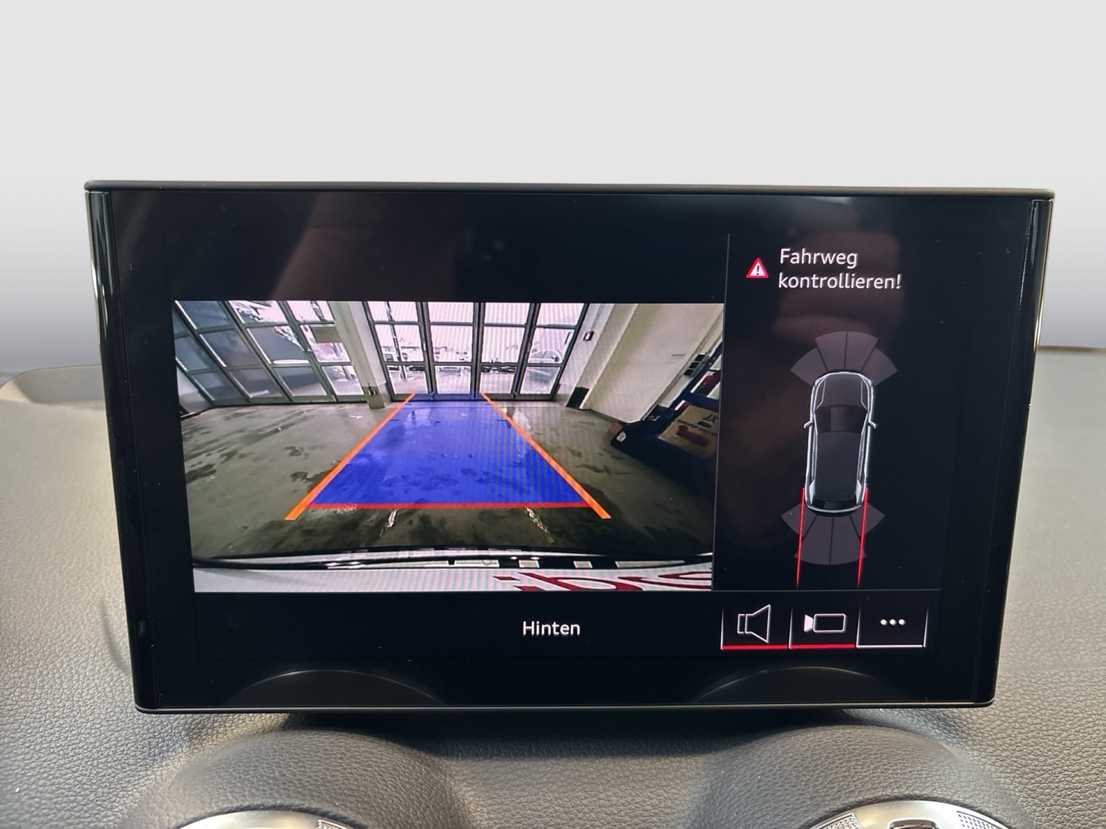 Audi Q2 35 advanced AHK CAM LM18 E-KLAPPE CARPLAY