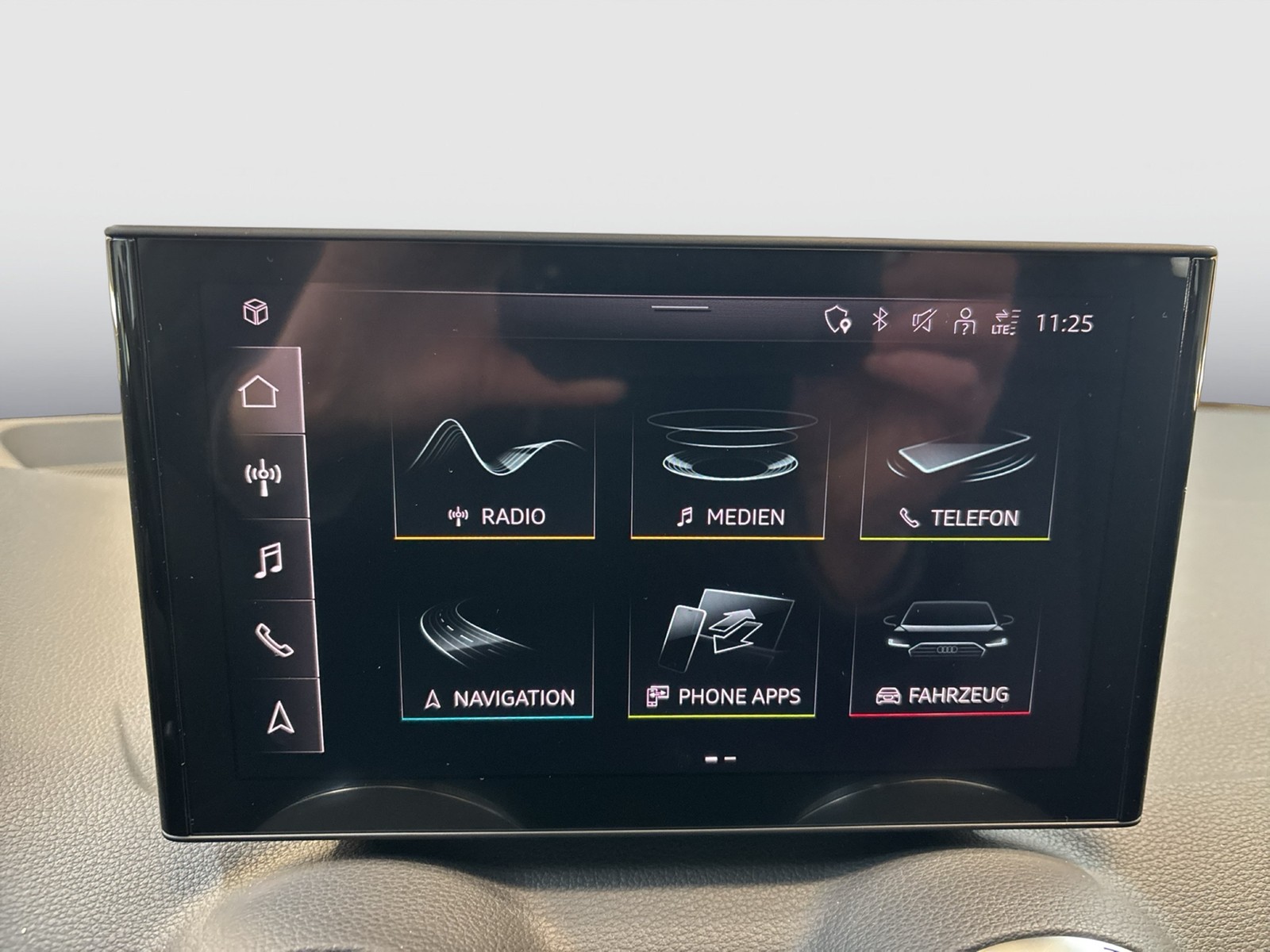 Audi Q2 35 advanced AHK CAM LM18 E-KLAPPE CARPLAY