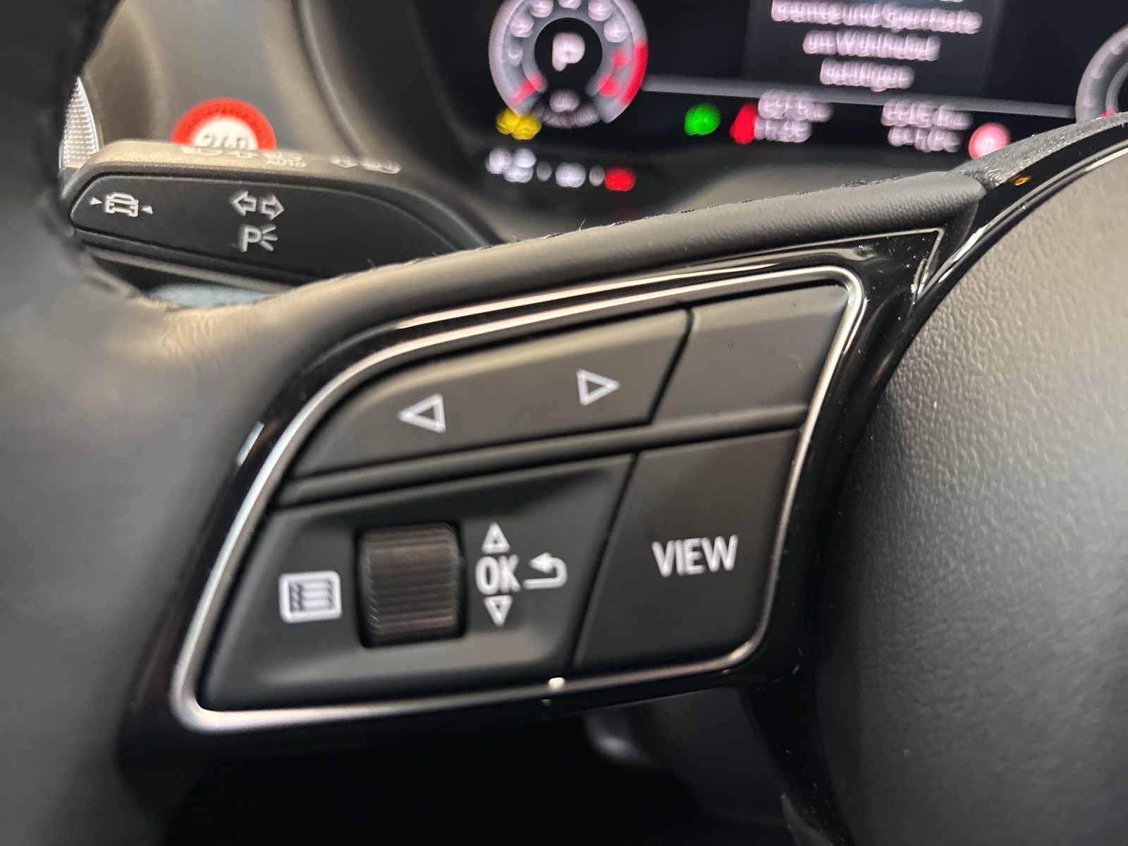 Audi Q2 35 advanced AHK CAM LM18 E-KLAPPE CARPLAY