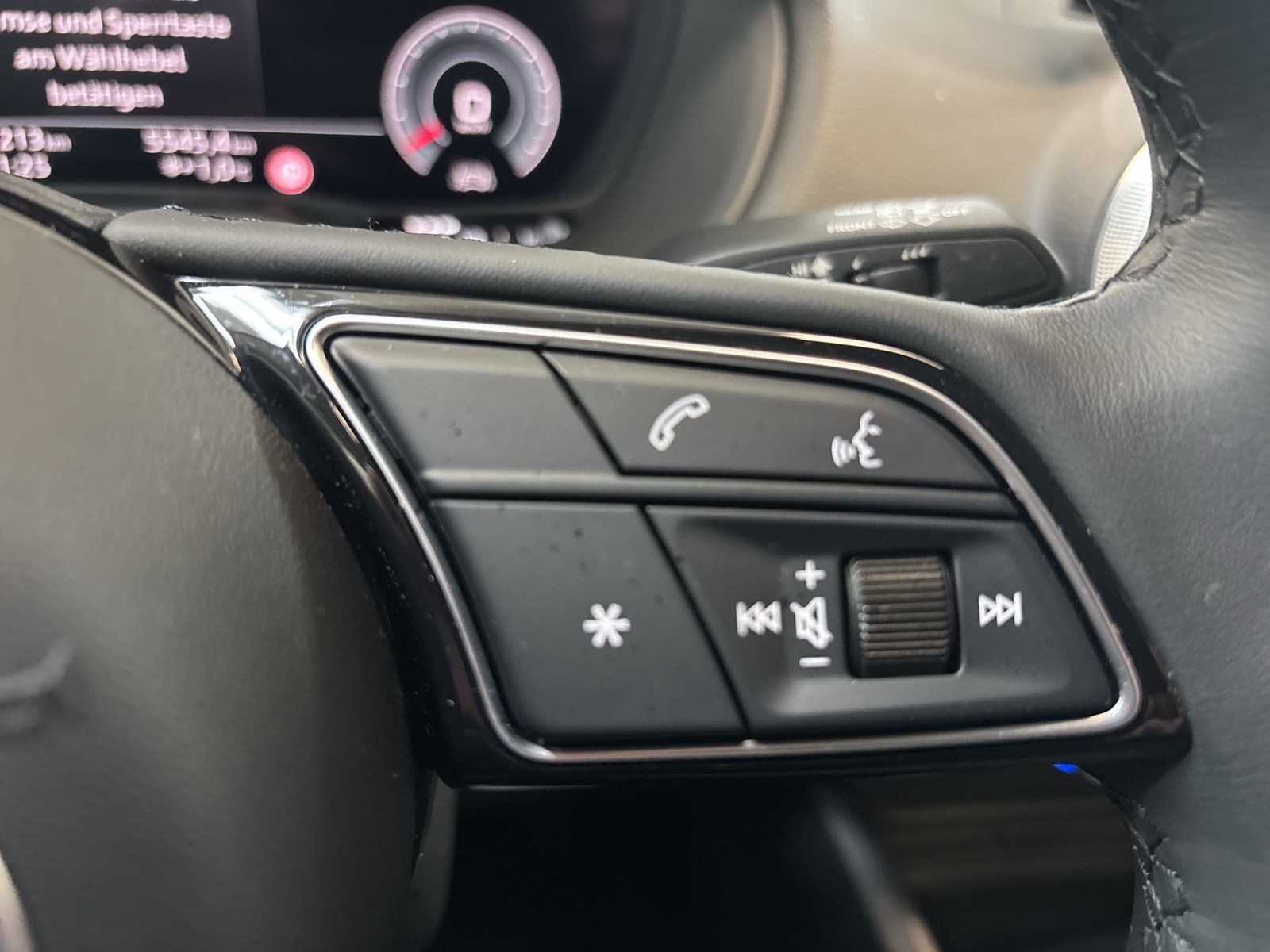 Audi Q2 35 advanced AHK CAM LM18 E-KLAPPE CARPLAY