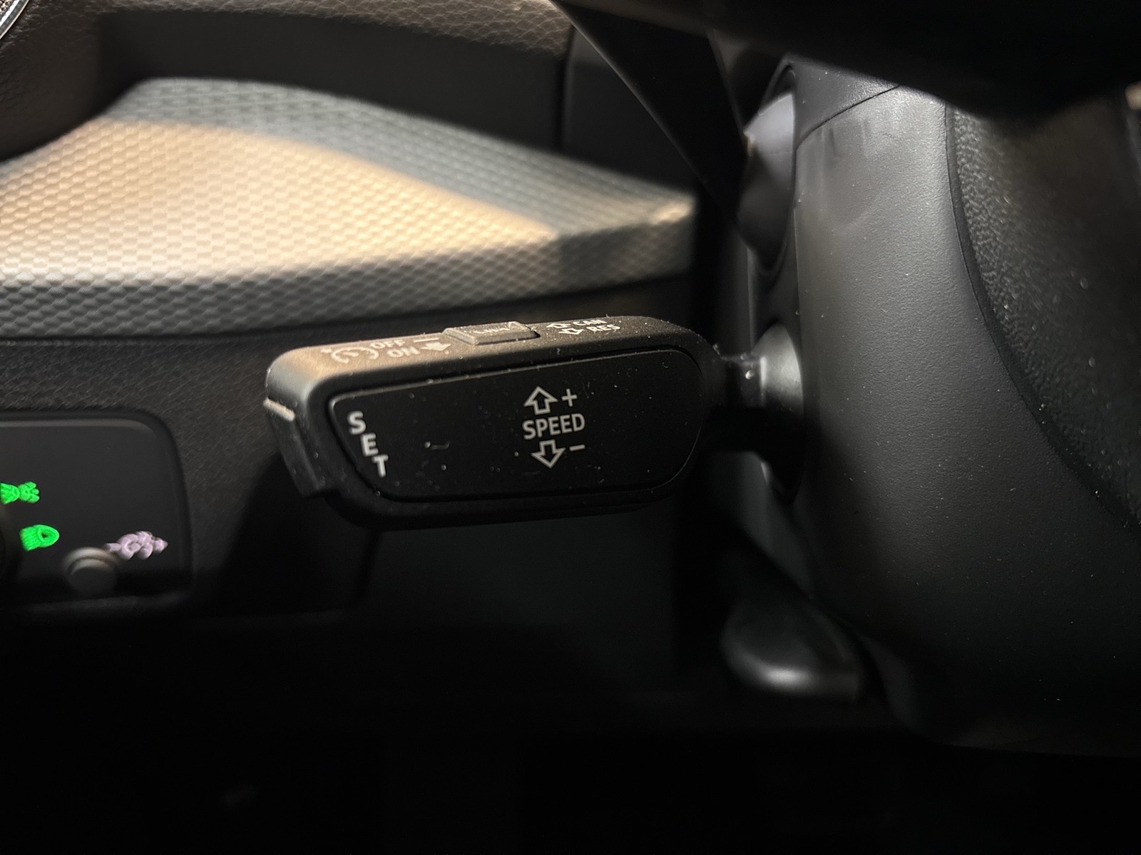 Audi Q2 35 advanced AHK CAM LM18 E-KLAPPE CARPLAY