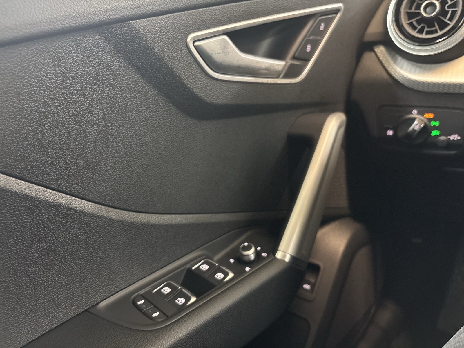 Audi Q2 35 advanced AHK CAM LM18 E-KLAPPE CARPLAY