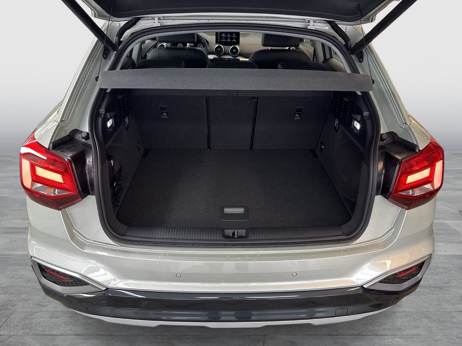 Audi Q2 35 advanced AHK CAM LM18 E-KLAPPE CARPLAY