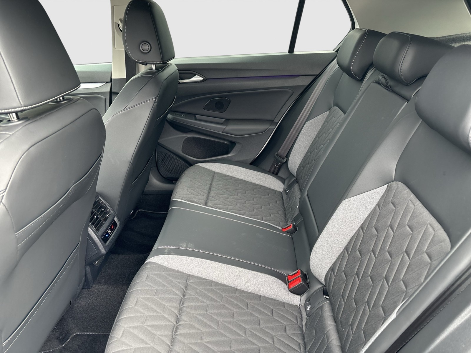 Volkswagen Golf VIII 1.5 eTSI GOAL FACELIFT HARMAN KARDON