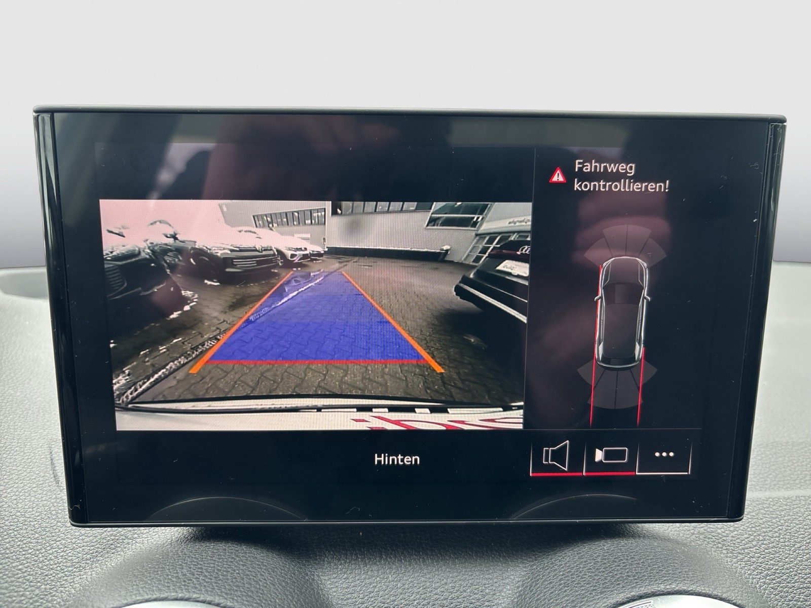 Audi Q2 35 advanced AHK CAM LM18 E-KLAPPE CARPLAY