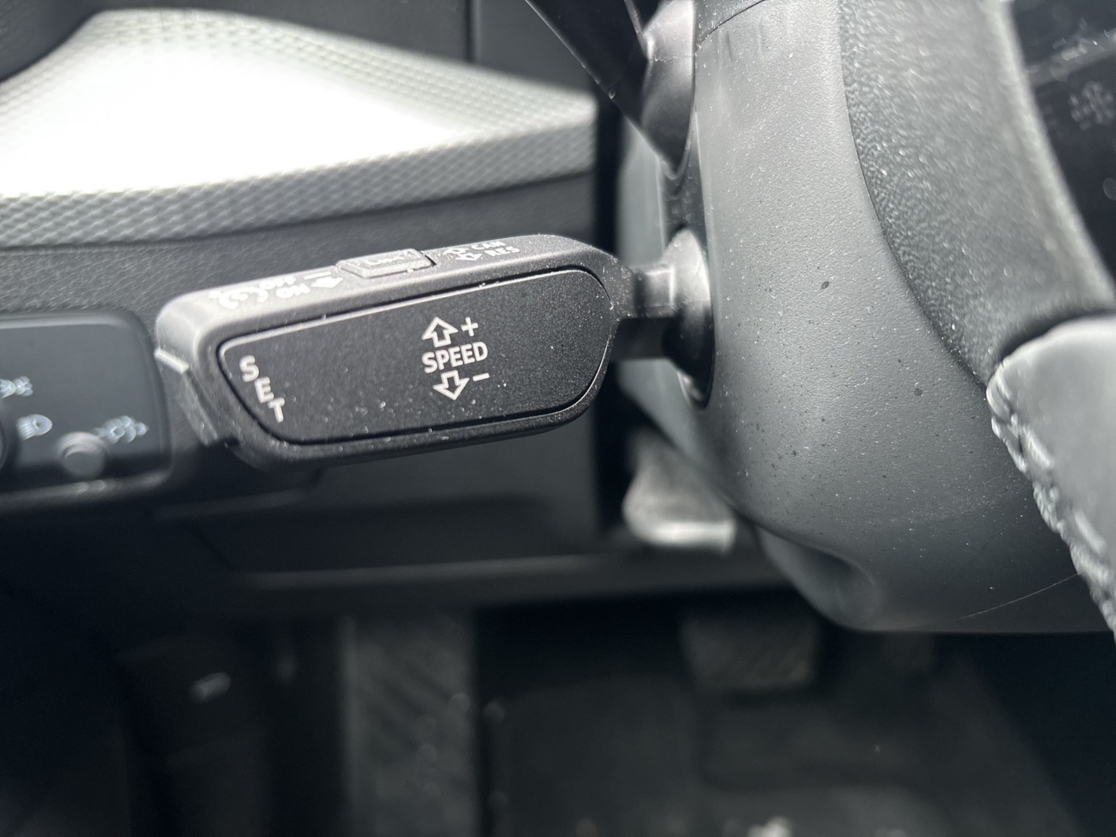 Audi Q2 35 advanced AHK CAM LM18 E-KLAPPE CARPLAY