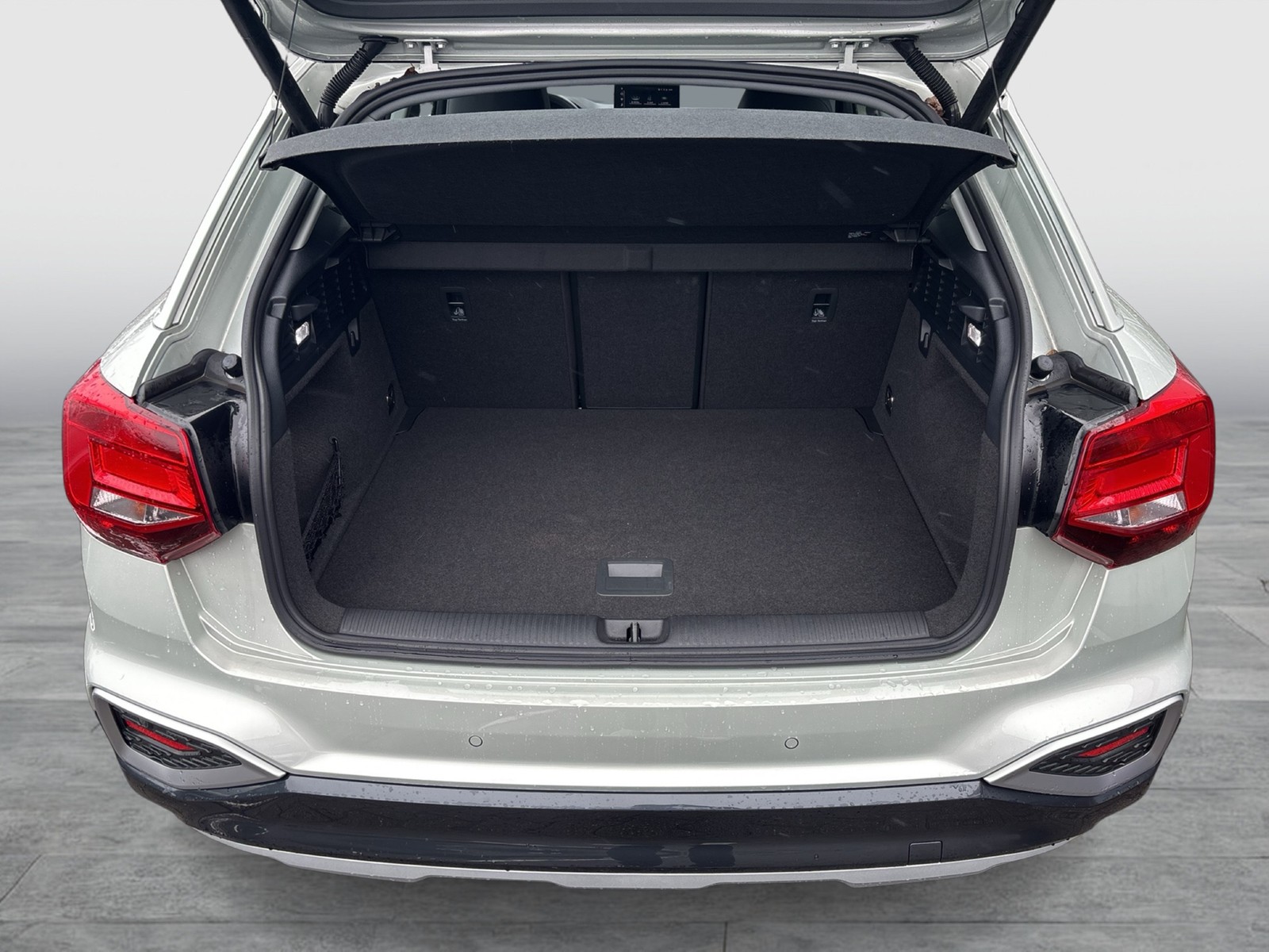 Audi Q2 35 advanced AHK CAM LM18 E-KLAPPE CARPLAY