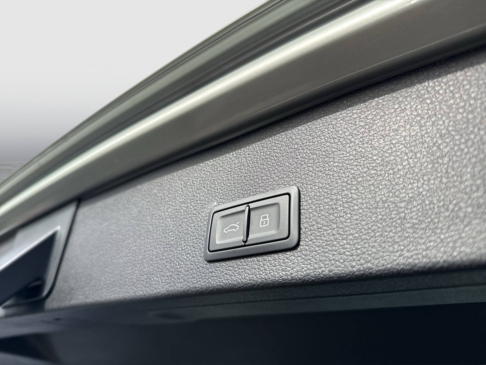 Audi Q2 35 advanced AHK CAM LM18 E-KLAPPE CARPLAY