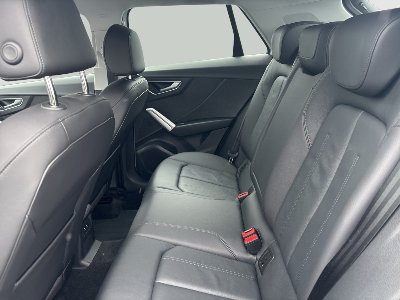 Audi Q2 35 advanced AHK CAM LM18 E-KLAPPE CARPLAY