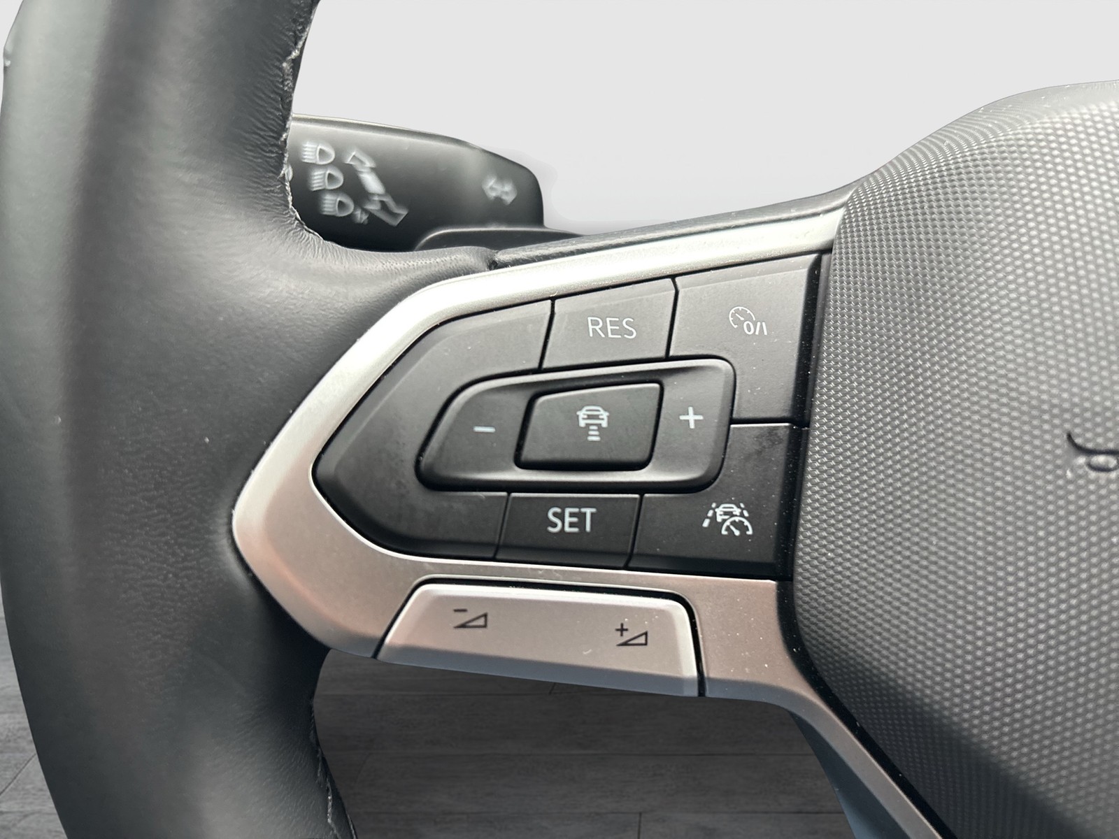 Volkswagen T-Cross 1.0 R-LINE AHK CAM ACC LM18 MATRIXLED