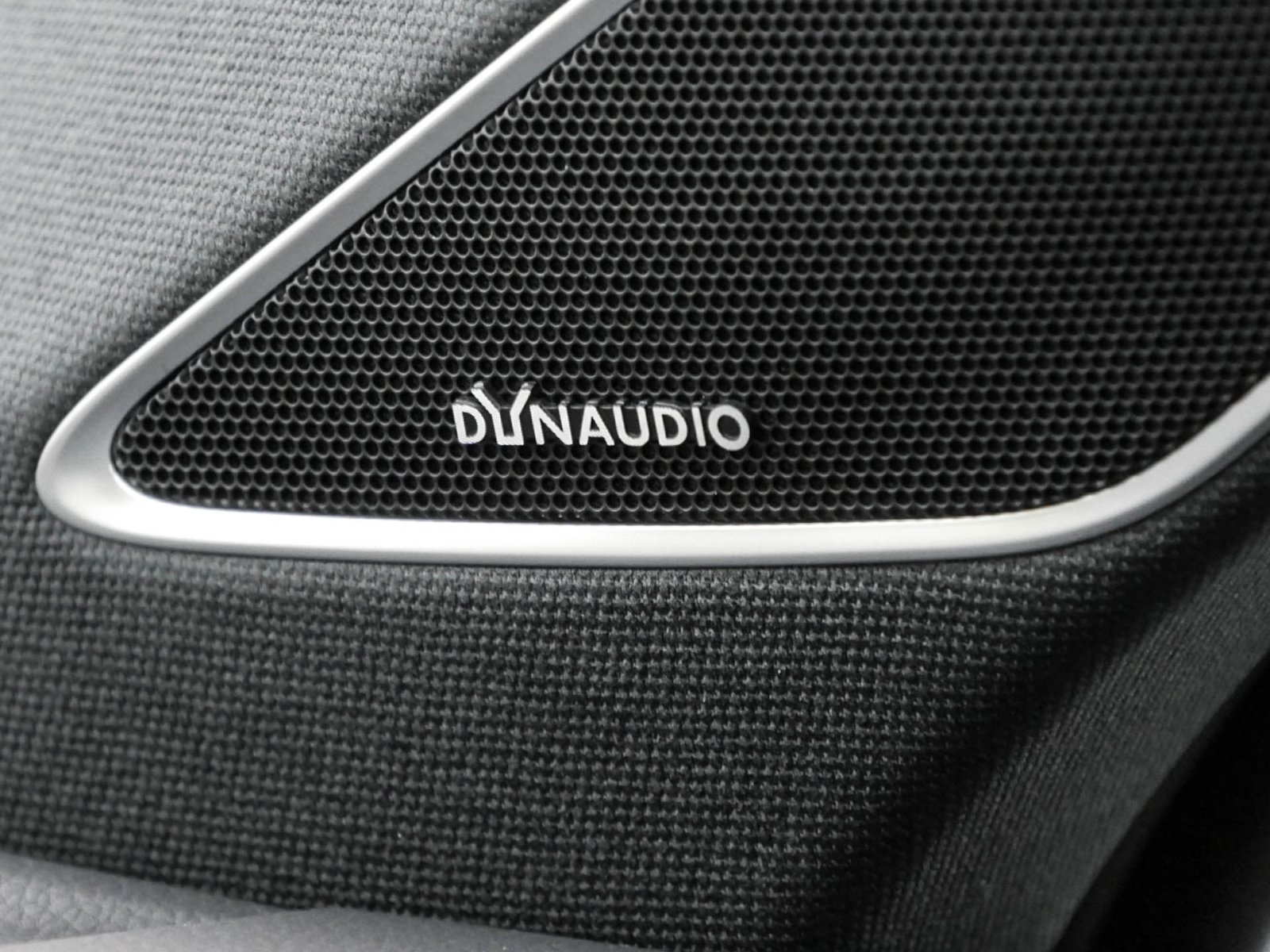 Volkswagen Touareg V6 TDI R-LINE ALLRADLENKUNG DYNAUDIO AHK