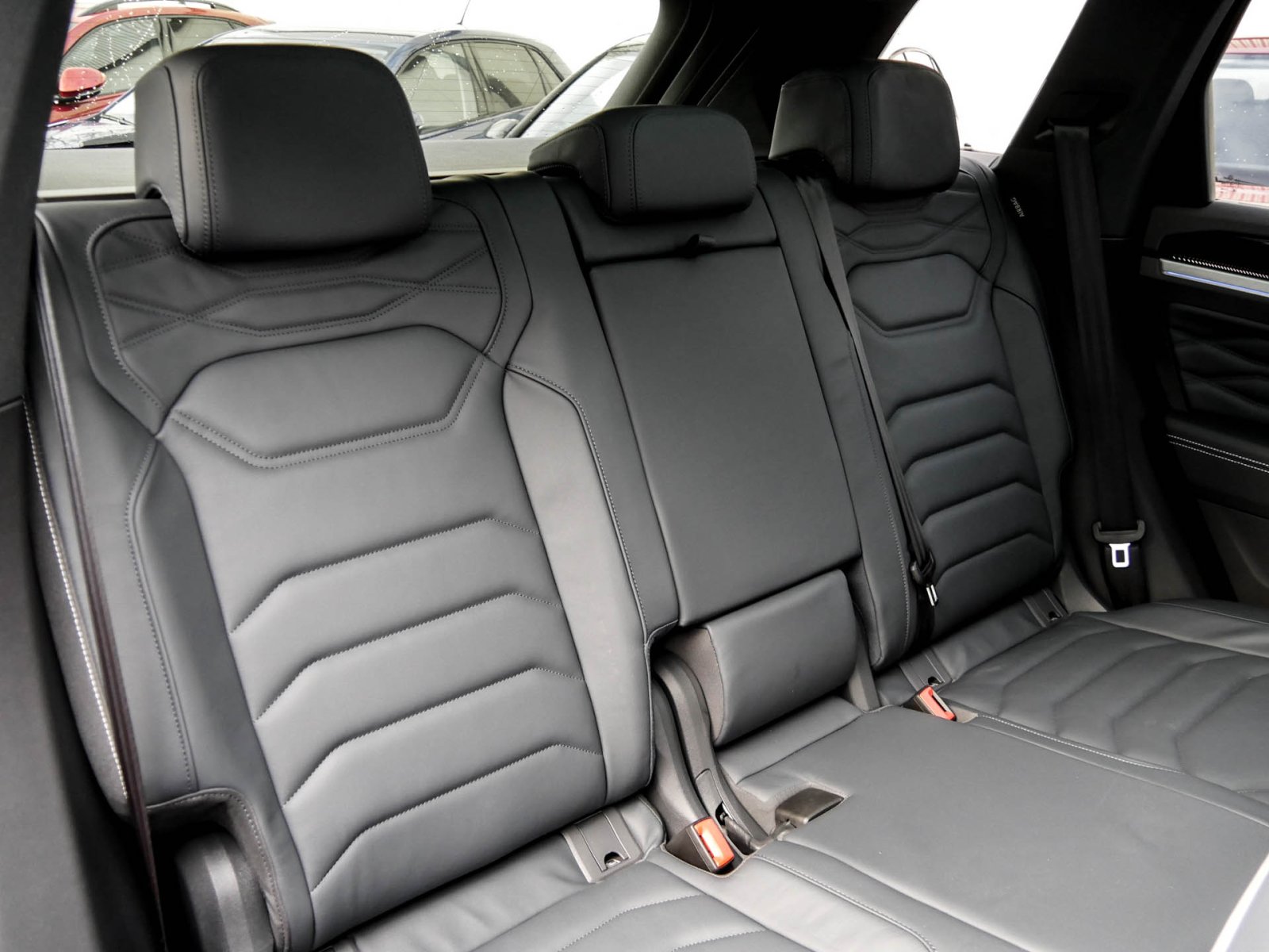 Volkswagen Touareg V6 TDI R-LINE ALLRADLENKUNG DYNAUDIO AHK