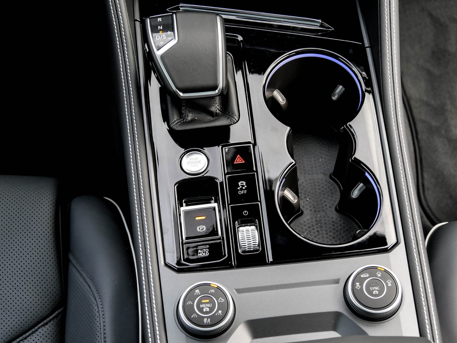 Volkswagen Touareg V6 TDI R-LINE ALLRADLENKUNG DYNAUDIO AHK