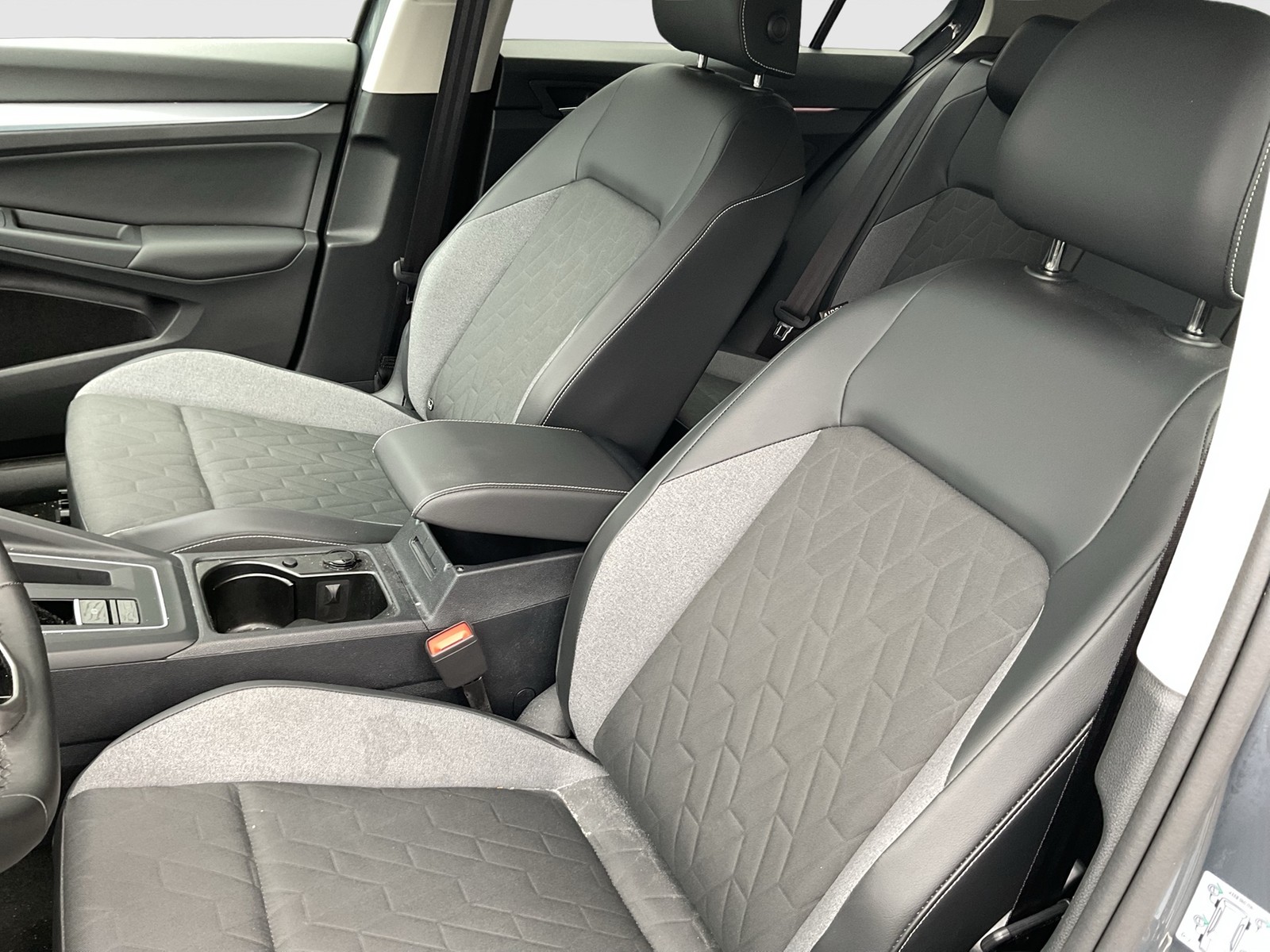 Volkswagen Golf VIII 2.0 GOAL FACELIFT AHK CAM ACC NAVI