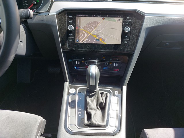 Volkswagen Passat Variant 2.0 ELEGANCE KAMERA ACC MATRIX AHK