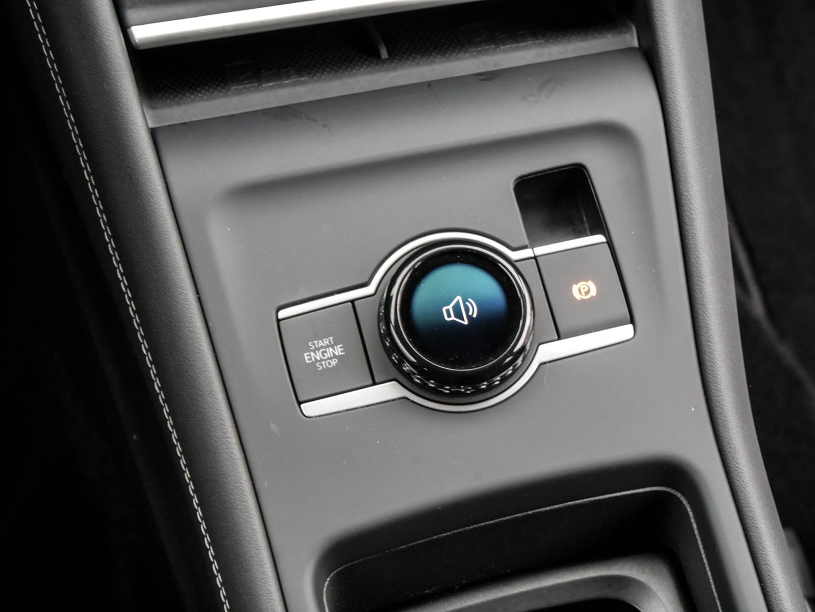 Volkswagen Tayron 2.0 LIFE 4X4 7SITZE AHK 360°CAM ACC LM18