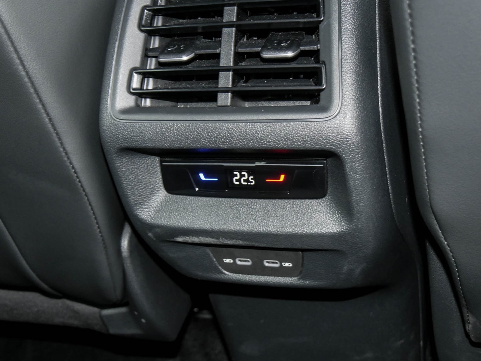 Volkswagen Tayron 2.0 LIFE 4X4 7SITZE AHK 360°CAM ACC LM18