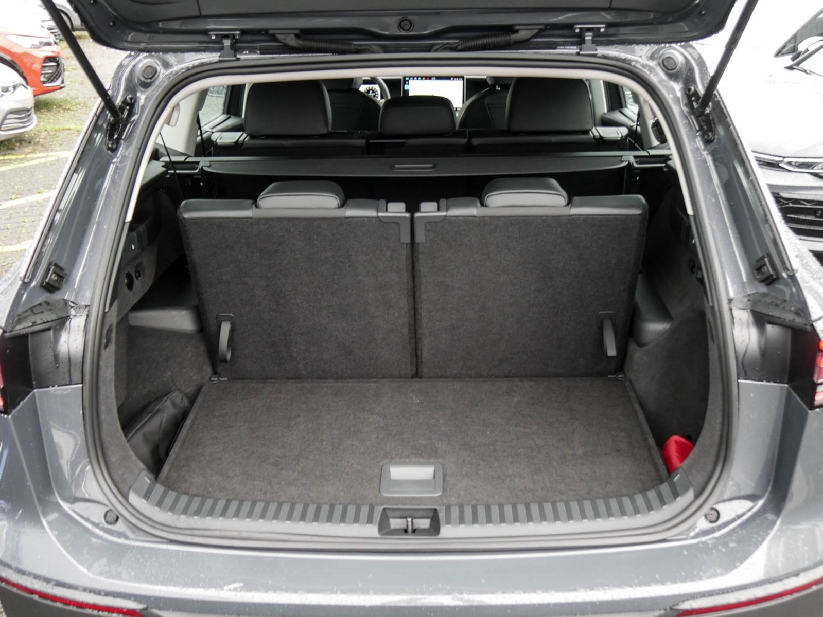 Volkswagen Tayron 2.0 LIFE 4X4 7SITZE AHK 360°CAM ACC LM18