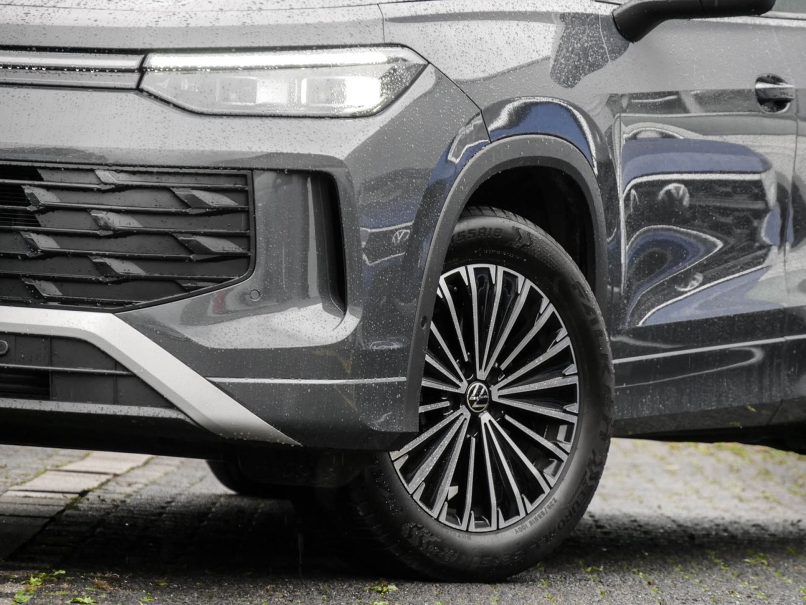 Volkswagen Tayron 2.0 LIFE 4X4 7SITZE AHK 360°CAM ACC LM18