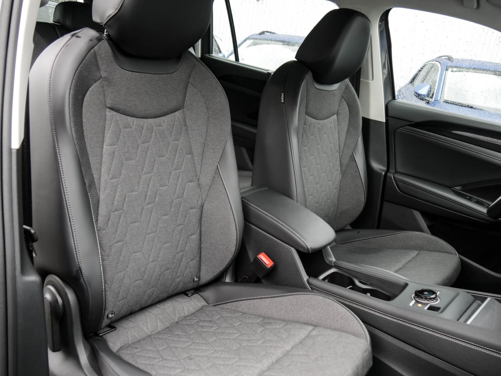 Volkswagen Tayron 2.0 LIFE 4X4 7SITZE AHK 360°CAM ACC LM18