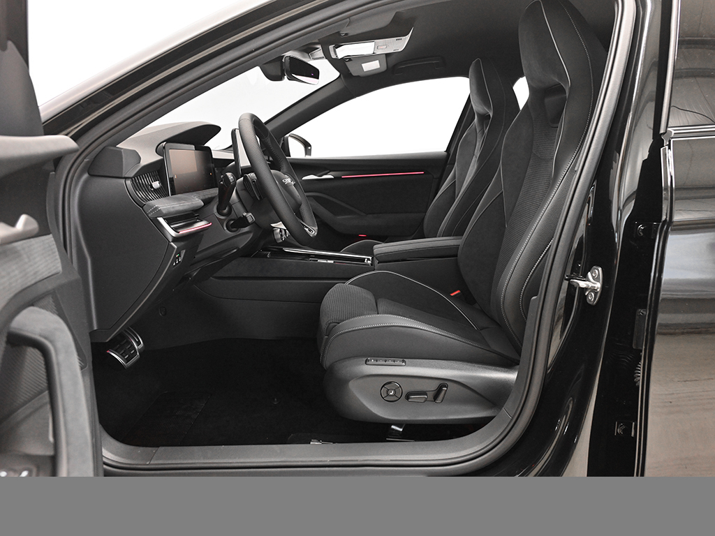 Skoda Superb Combi HYBRID SPORTLINE AHK HEADUP eSITZE