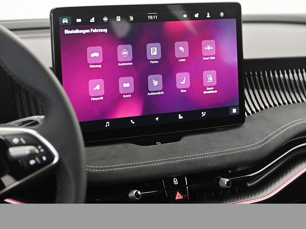 Skoda Superb Combi HYBRID SPORTLINE AHK HEADUP eSITZE