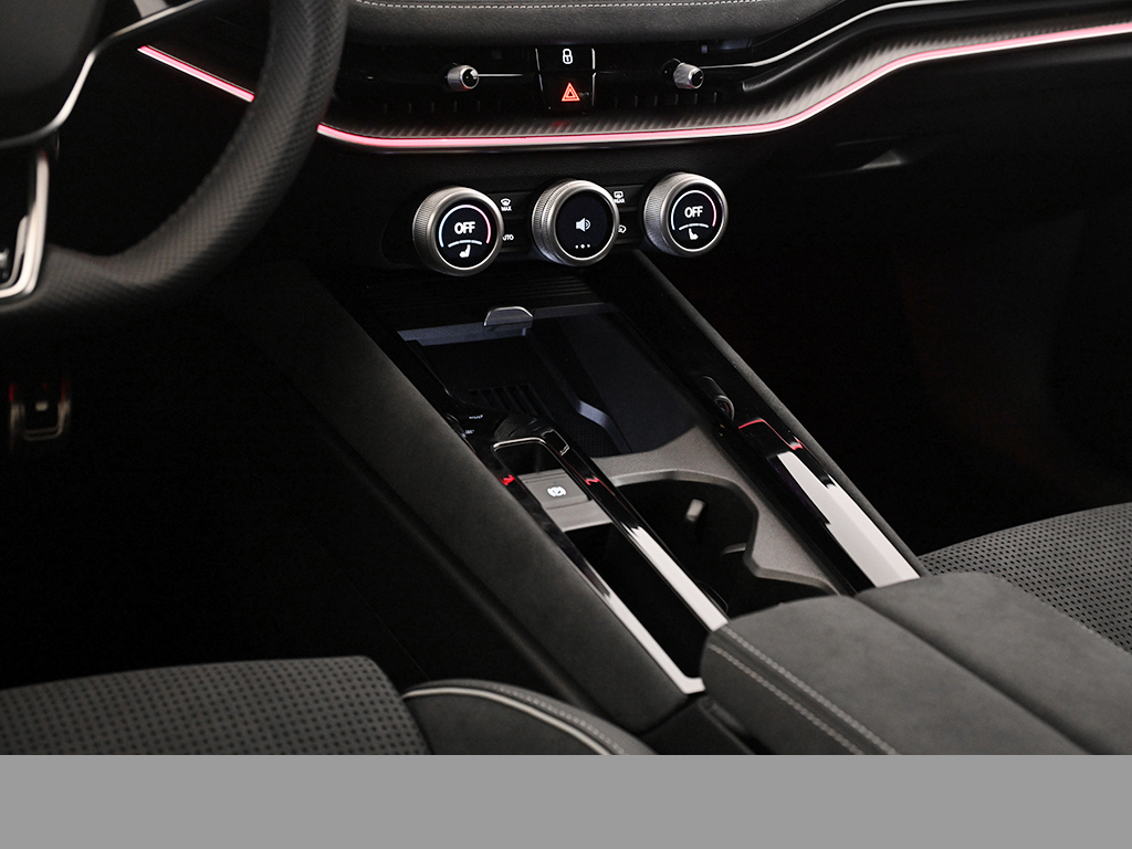 Skoda Superb Combi HYBRID SPORTLINE AHK HEADUP eSITZE