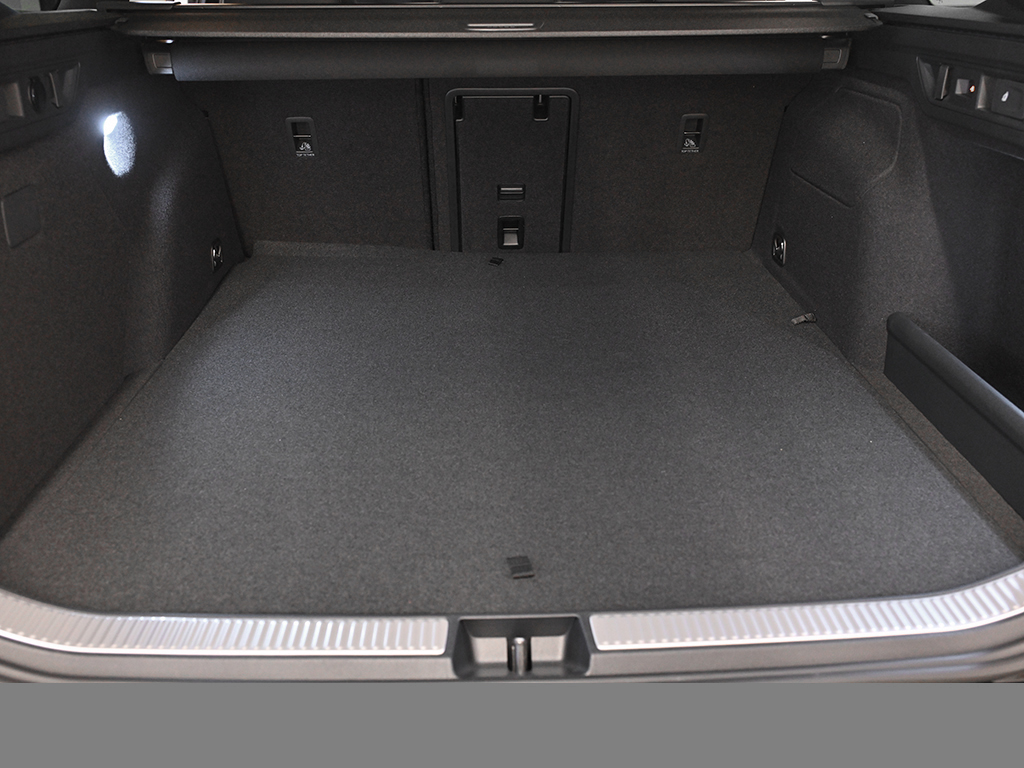 Skoda Superb Combi HYBRID SPORTLINE AHK HEADUP eSITZE