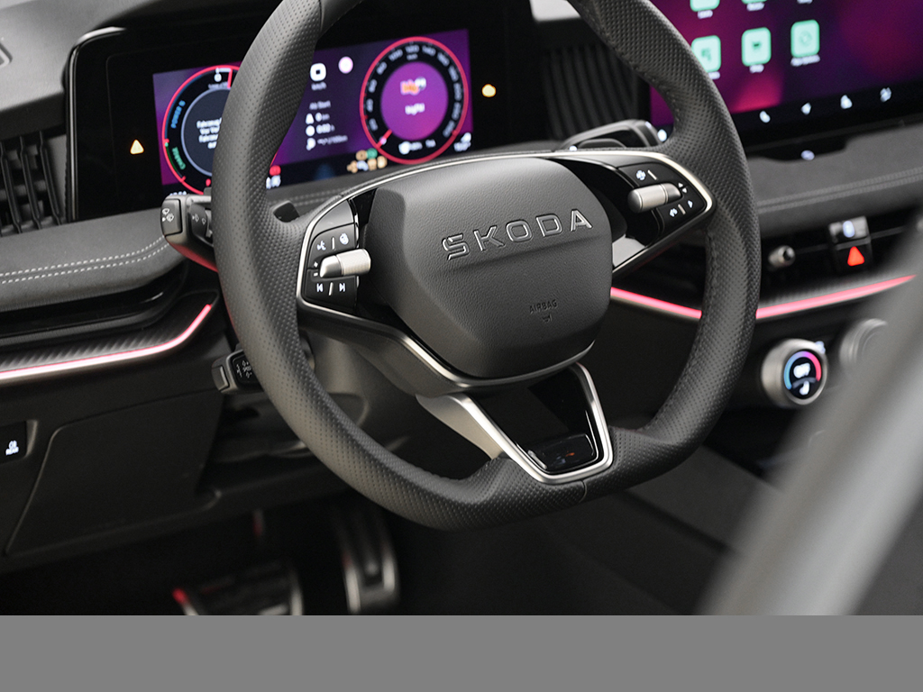 Skoda Superb Combi HYBRID SPORTLINE AHK HEADUP eSITZE