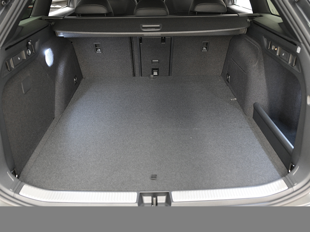 Skoda Superb Combi HYBRID SPORTLINE AHK HEADUP eSITZE