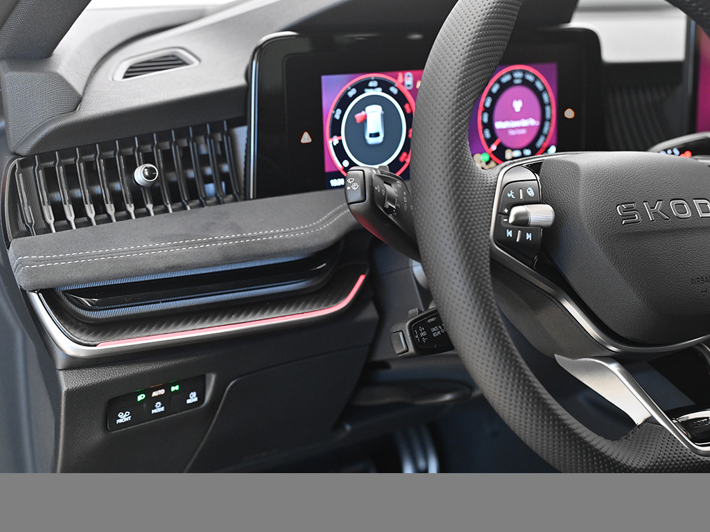 Skoda Superb Combi 2.0 SPORTLINE DSG 4x4 AHK CAM NAVI