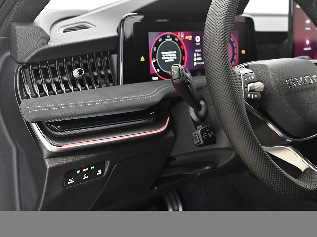 Skoda Superb Combi 2.0 SPORTLINE DSG 4x4 HEADUP NAVI