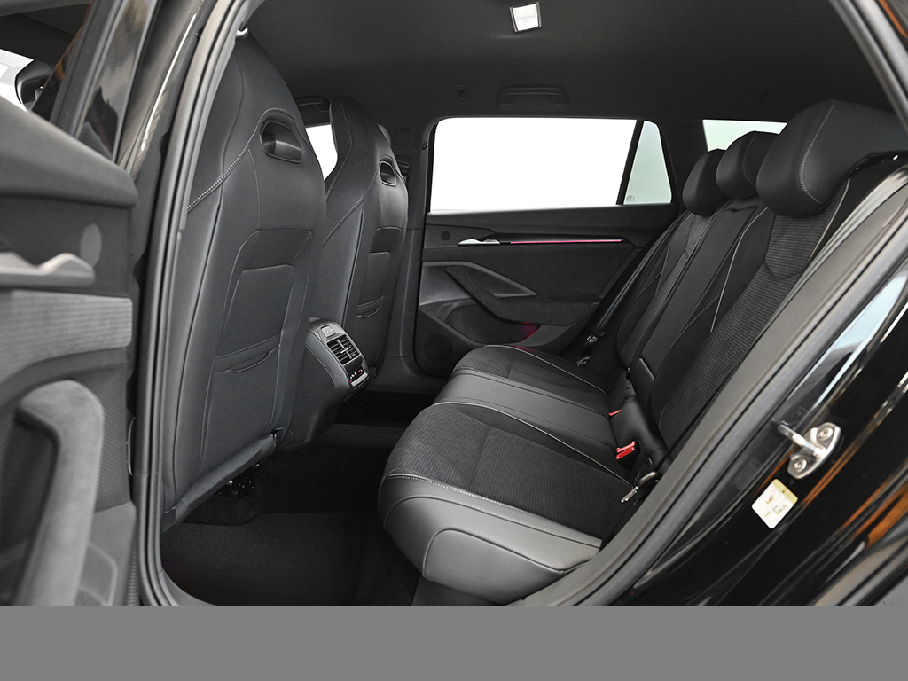 Skoda Superb Combi 2.0 SPORTLINE DSG 4x4 HEADUP NAVI