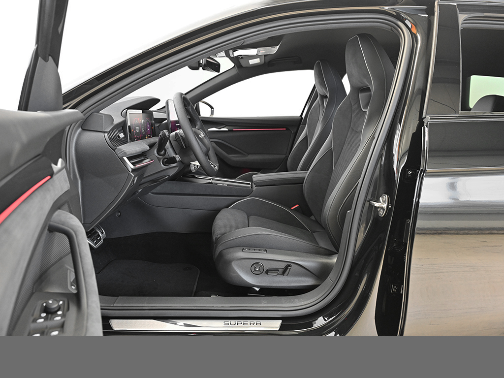 Skoda Superb Combi 2.0 SPORTLINE DSG 4x4 AHK 360CAM