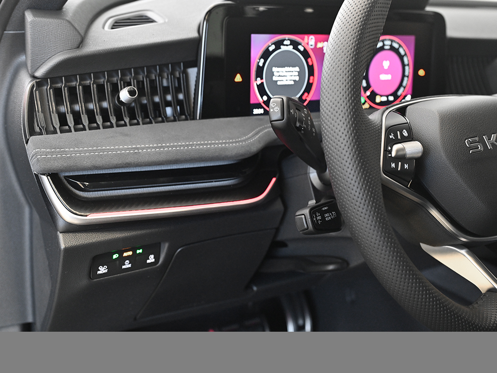 Skoda Superb Combi 2.0 SPORTLINE DSG 4x4 AHK 360CAM